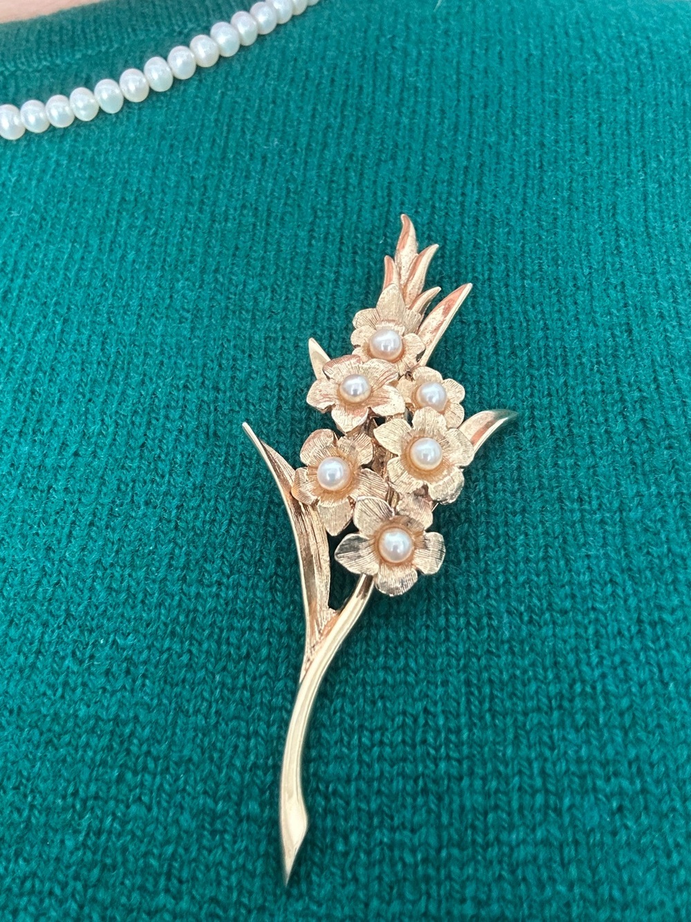 #BoucherBrooch. Signed Boucher 6373P. Gold Floral & Pearls. Great condition!